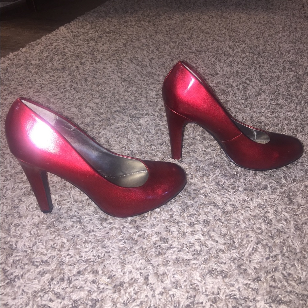 Red Heels! - Picture 2 of 3